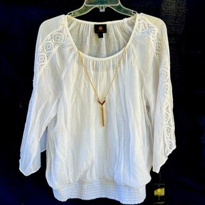 NWT Petite XL white breezy top with built in tank and gold tone necklace